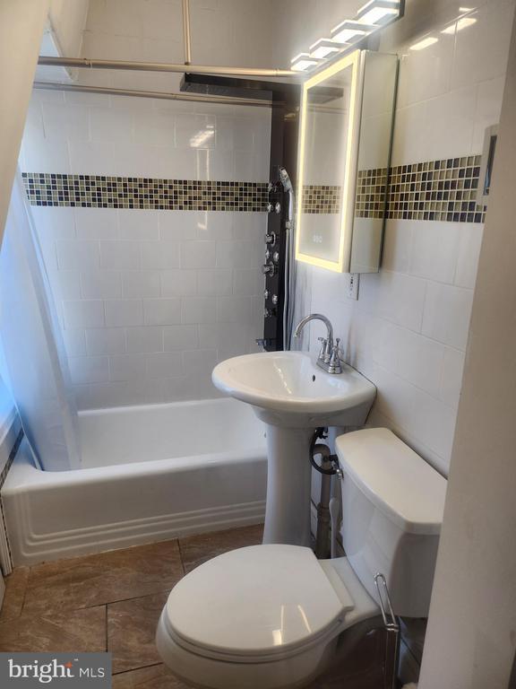 Building Photo - 6709 N 6th St