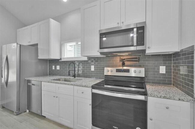 Building Photo - 352 Westchase St