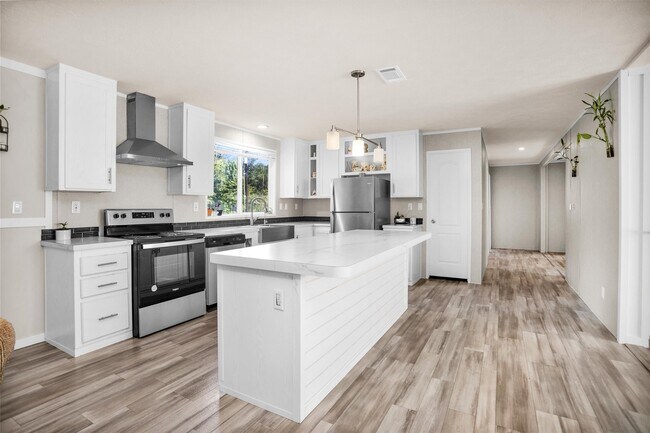 Building Photo - 595 County Rd 2218