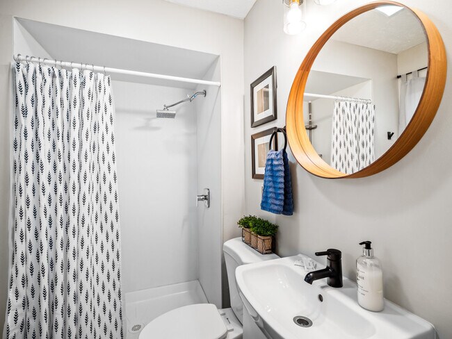 Building Photo - 971 Hayes Ave