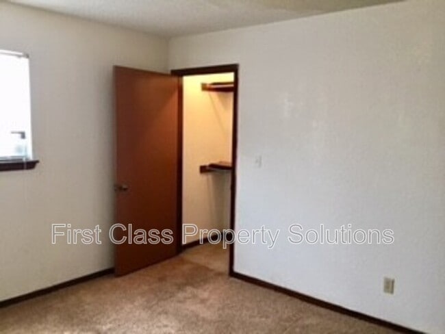 Building Photo - 3605 N Kelley Ave