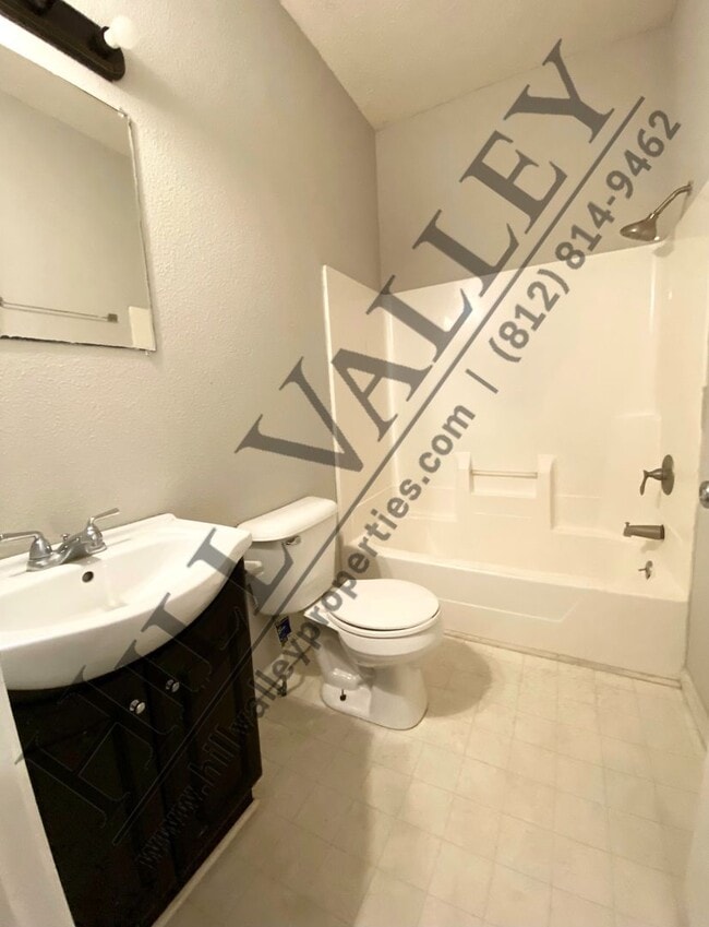 Building Photo - Two Bedroom Home, Close to Campus/Downtown