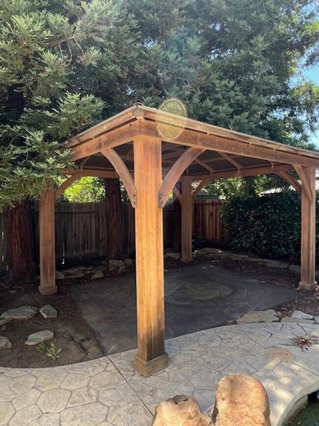 Building Photo - BEAUTIFUL HOME WITH POOL IN ROSEVILLE!