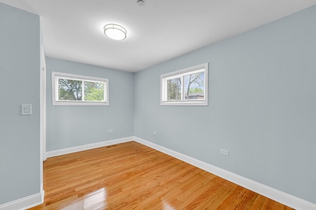 Building Photo - 1115 N Taylor Ave