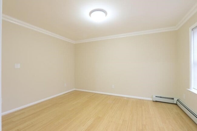 Building Photo - 6 Guild St