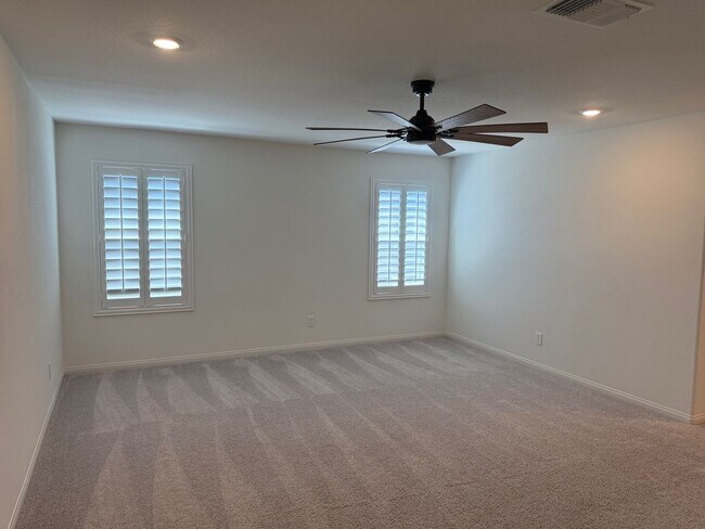 Building Photo - Spacious Home in Belcarra