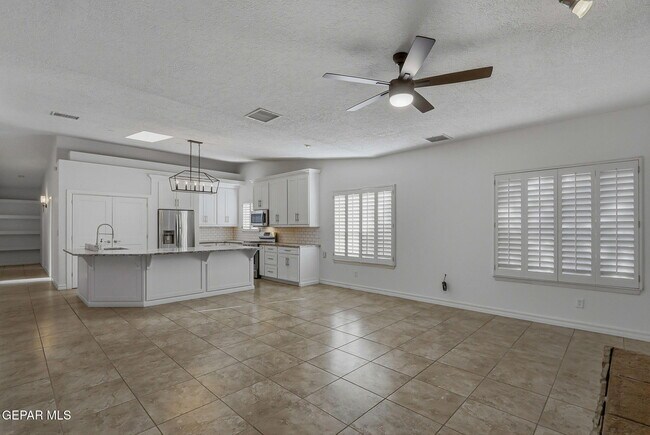 Building Photo - 232 Ave Mirador