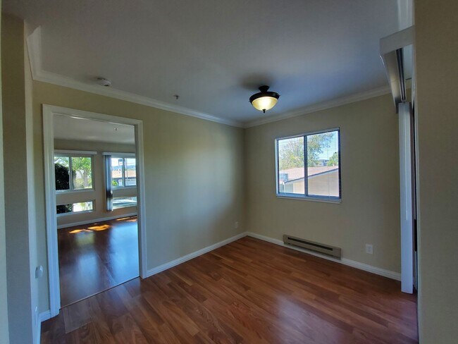 Building Photo - Spacious 2 bedroom 2 bath condo with perfect floor plan