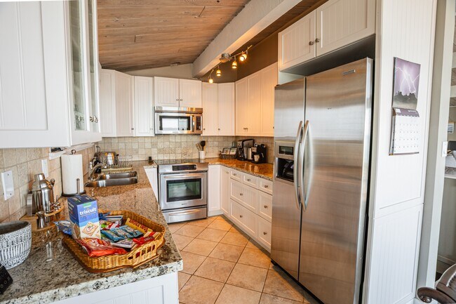 Building Photo - 1455 Edwards Dr