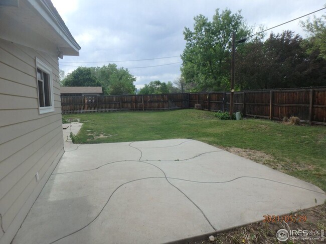 Building Photo - 3 Bed ranch minutes from CSU and pet and s...
