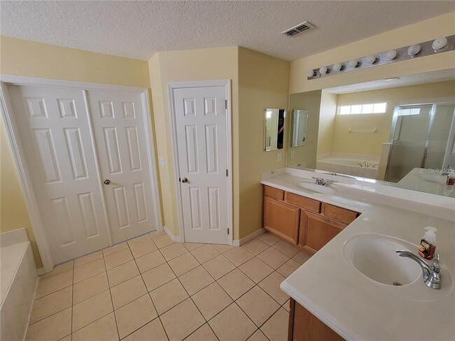 Building Photo - 9722 Moss Rose Way