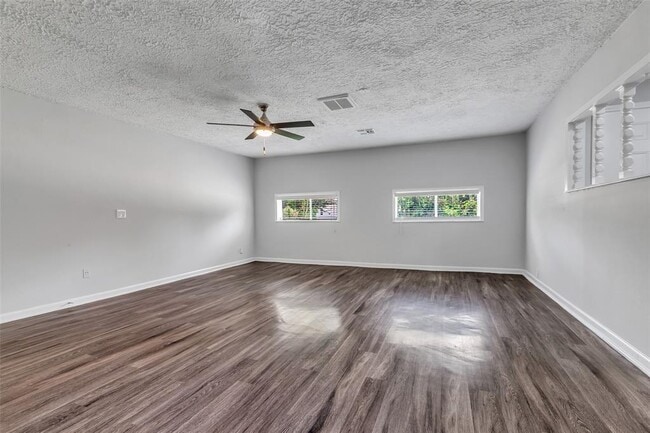 Building Photo - 12331 Flushing Meadows Dr