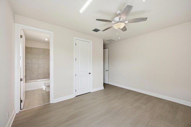 Building Photo - 9334 Crestview Cir