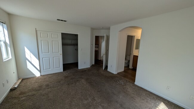 Building Photo - Experience Modern Comfort in This Newer Sp...