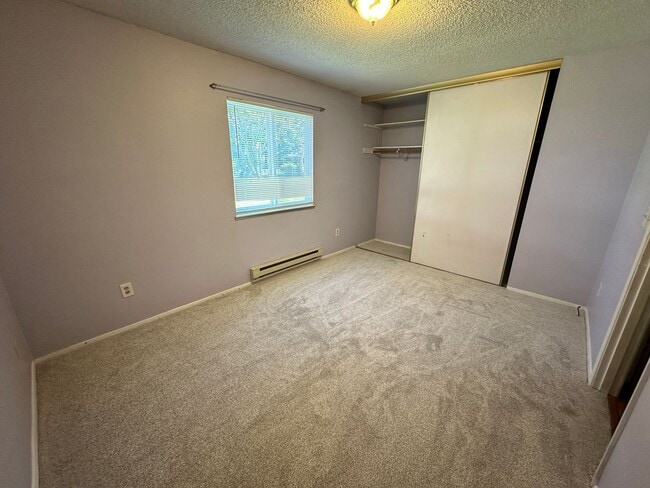 Building Photo - 3-Bedroom Unit on one level with a 1-car garage! Rent includes water-sewer and garbage!