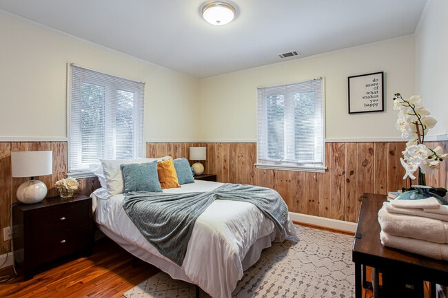 Building Photo - 4061 Lower Roswell Rd