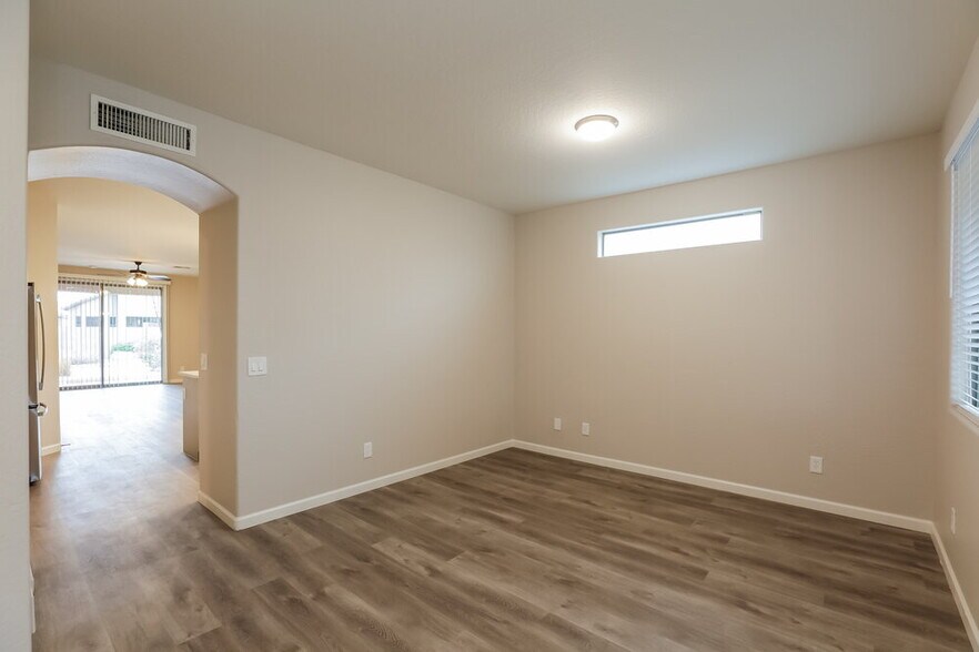 Building Photo - 5519 W Vineyard Rd