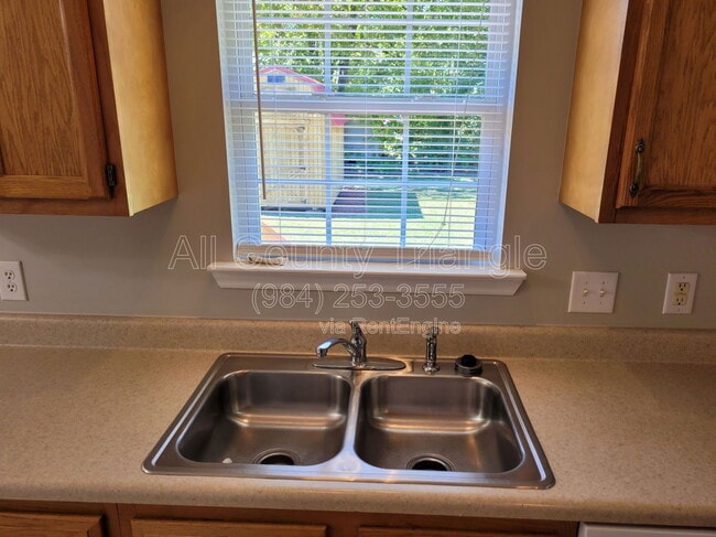 Building Photo - 111 Sunset Dr