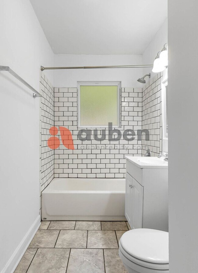 Building Photo - 3 Bedroom Home in St. Elmo! $350 off your first month's rent!