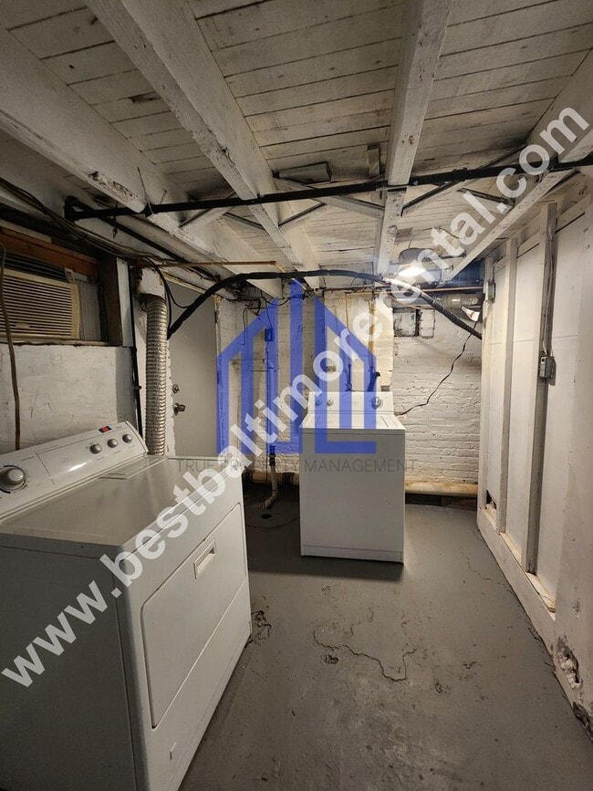 Building Photo - Spacious 3 Bedroom in East Baltimore