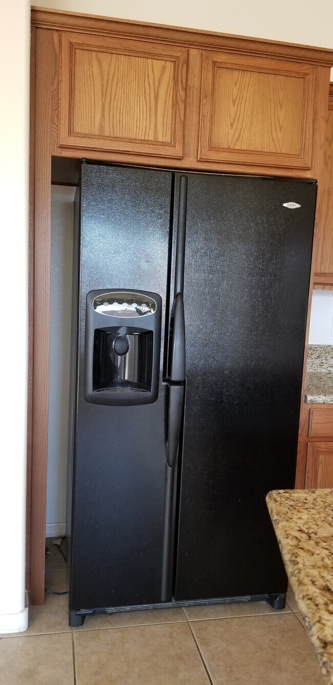 Building Photo - 4901 Oro Ln