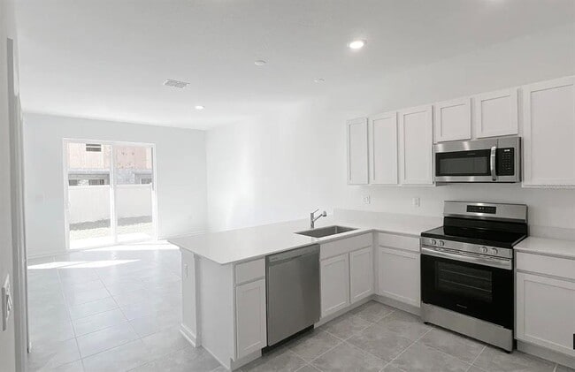 Building Photo - 2562 Skyline Lp