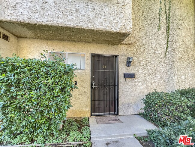 Building Photo - 13701 Hubbard St