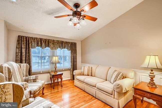 Building Photo - 8908 Goldentree Ln