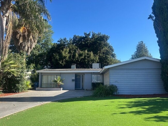 Building Photo - 22859 Valerio St