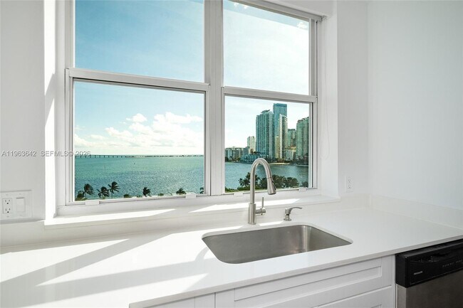 Building Photo - 800 Claughton Island Dr