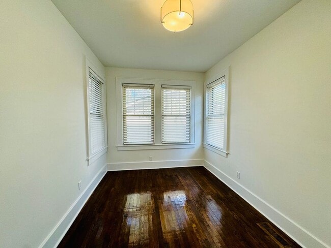 Building Photo - Available this Summer!! Beautiful 3 bed, 2 bath home located in Ardsley Park in Savannah, Ga!!