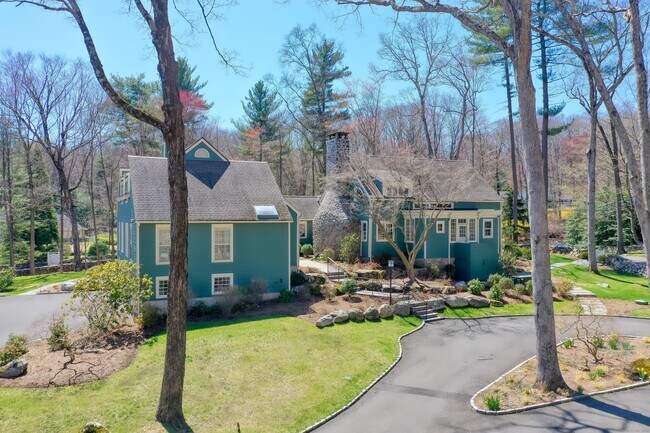 Primary Photo - 13 Huckleberry Hill Rd