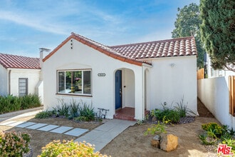 Building Photo - 9020 Phyllis Ave