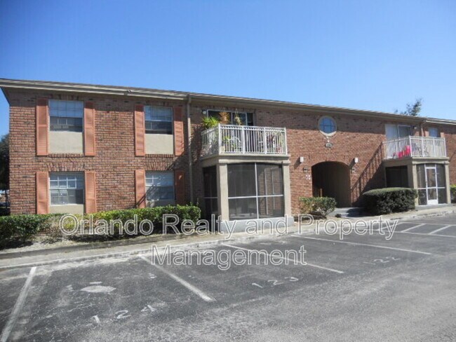 Building Photo - 492 Banyon Tree Cir