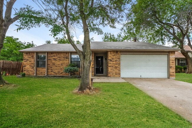 Building Photo - 3805 Bee Tree Ln