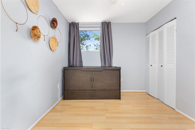 Building Photo - 3 br, 1.5 bath Townhome - 11247 Snowflake ...