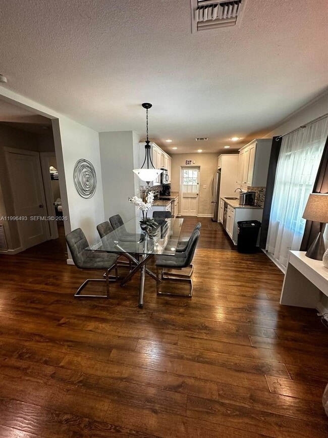 Building Photo - 1448 Dewey St