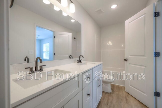 Building Photo - 9043 E 85th Pl