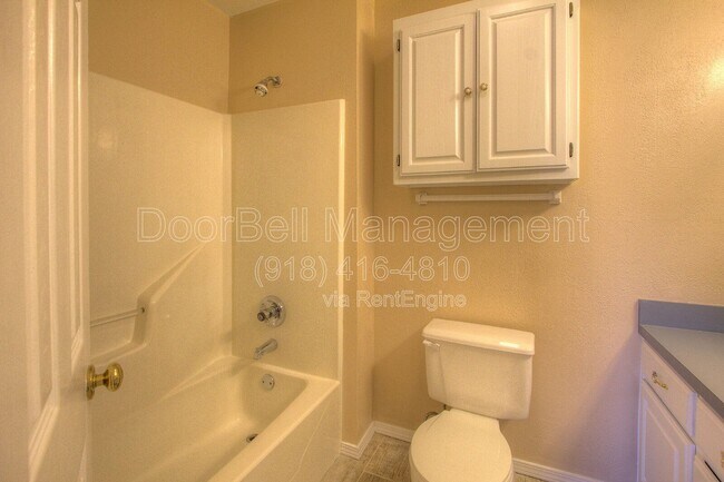 Building Photo - 2520 W Honolulu St