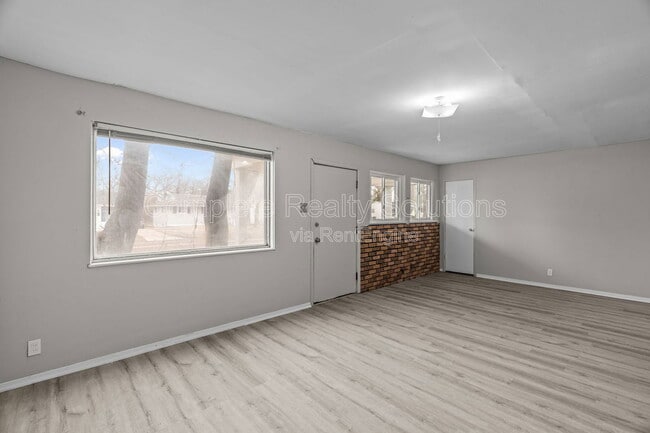 Building Photo - 10769 Spring Garden Dr