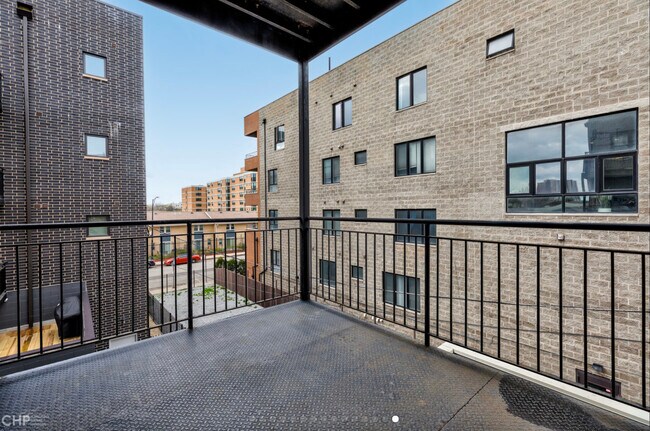 Building Photo - 224 S Oakley Blvd
