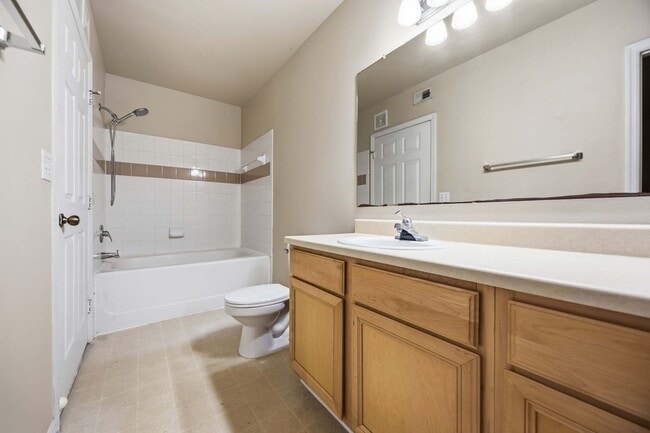Building Photo - 1195 Villagio Cir