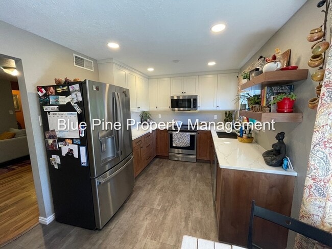 Building Photo - 455 Linden Dr