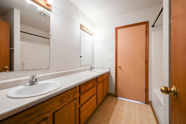 Building Photo - 2829 SE 90th Pl