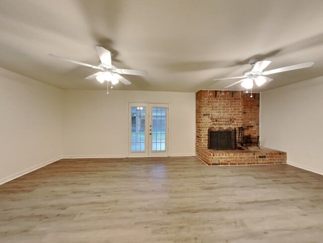 Building Photo - 10527 Mills Walk Dr