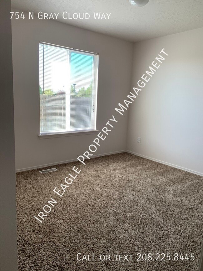 Building Photo - 754 N Gray Cloud Way