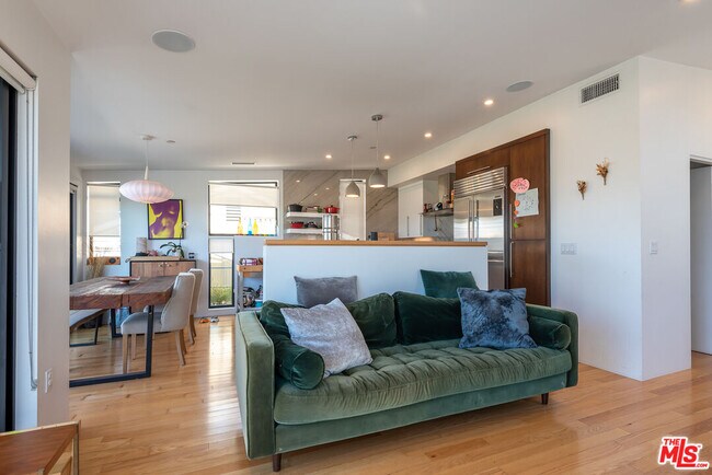 Building Photo - 581 Agate St