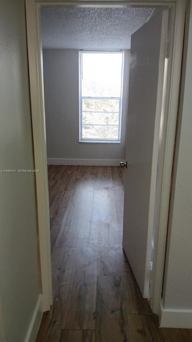 Building Photo - 8820 Fontainebleau Blvd