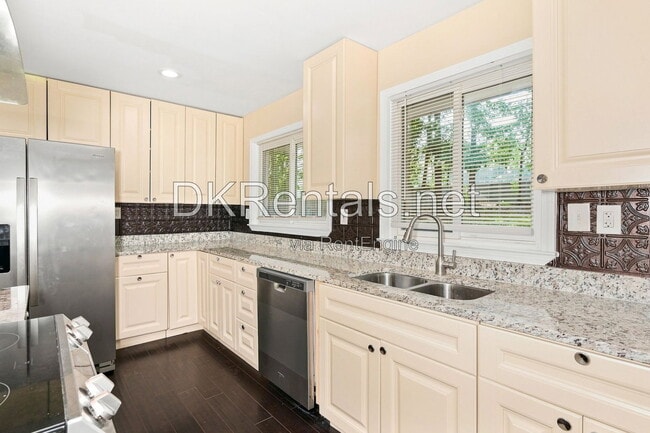 Building Photo - 2494 Glenrock Dr