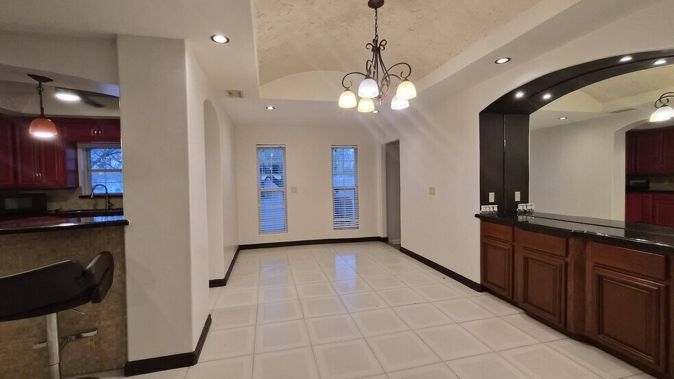 Building Photo - 1401 Oriole Ave